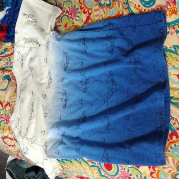 GARANIMALS dip dye shark shirt size 4t - Picture 3 of 3